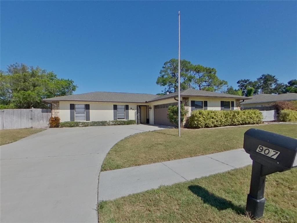 907 67TH AVENUE DRIVE W BRADENTON, FL 34207