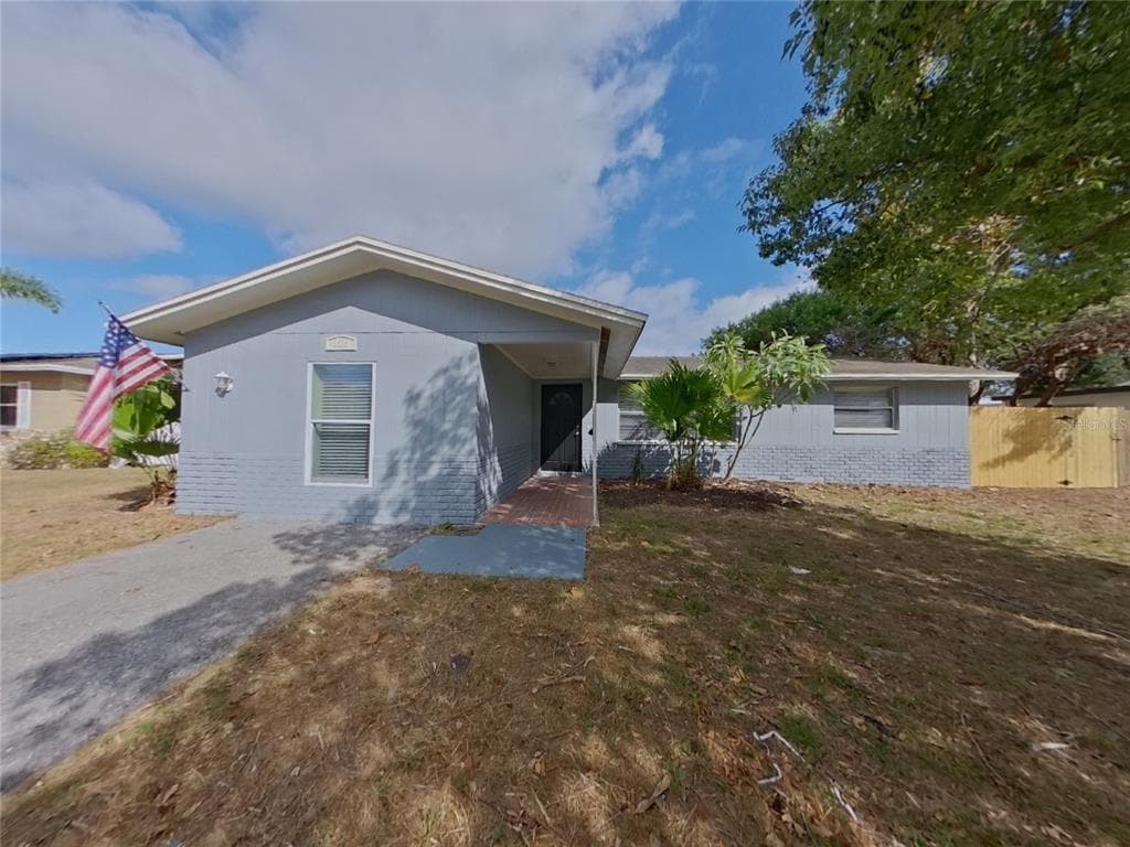 8589 LANTANA DRIVE SEMINOLE, FL 33777