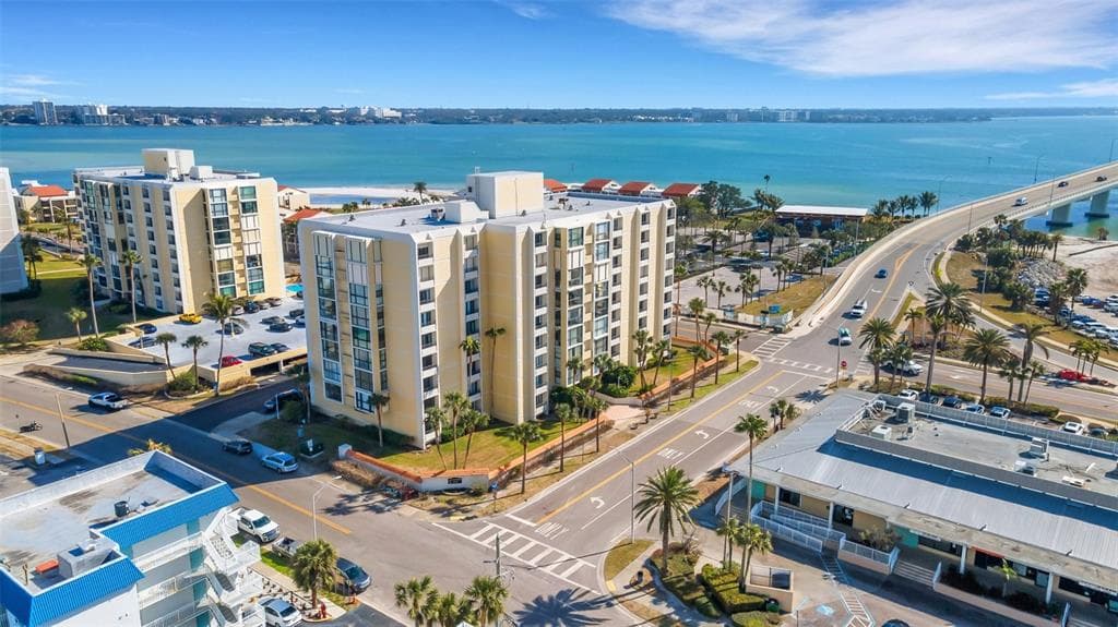 800 S GULFVIEW BOULEVARD UNIT 607 CLEARWATER BEACH, FL 33767