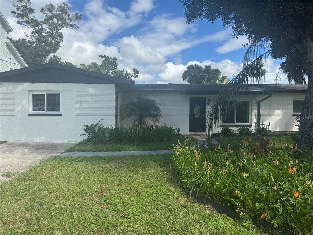 321 SHORE DRIVE E