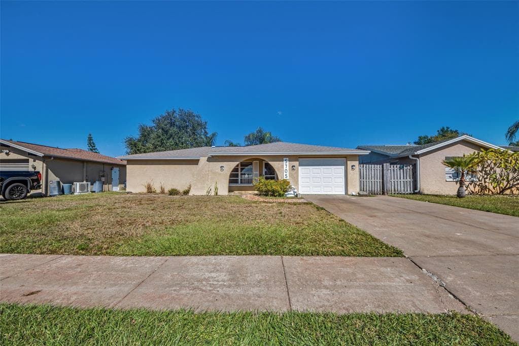 5705 MARIPOSA DRIVE HOLIDAY, FL 34690