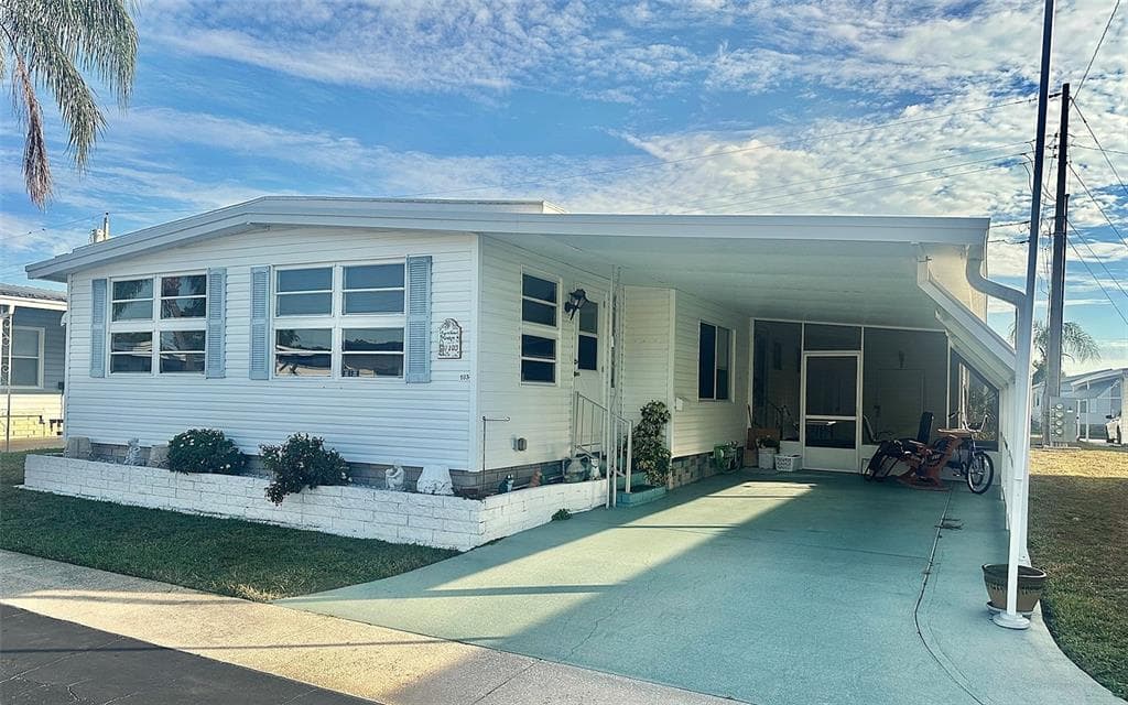 2000 E BAY DRIVE UNIT 103 LARGO, FL 33771