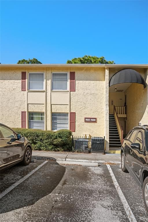 7604 CAMARINA CALLE UNIT 7604 TAMPA, FL 33615
