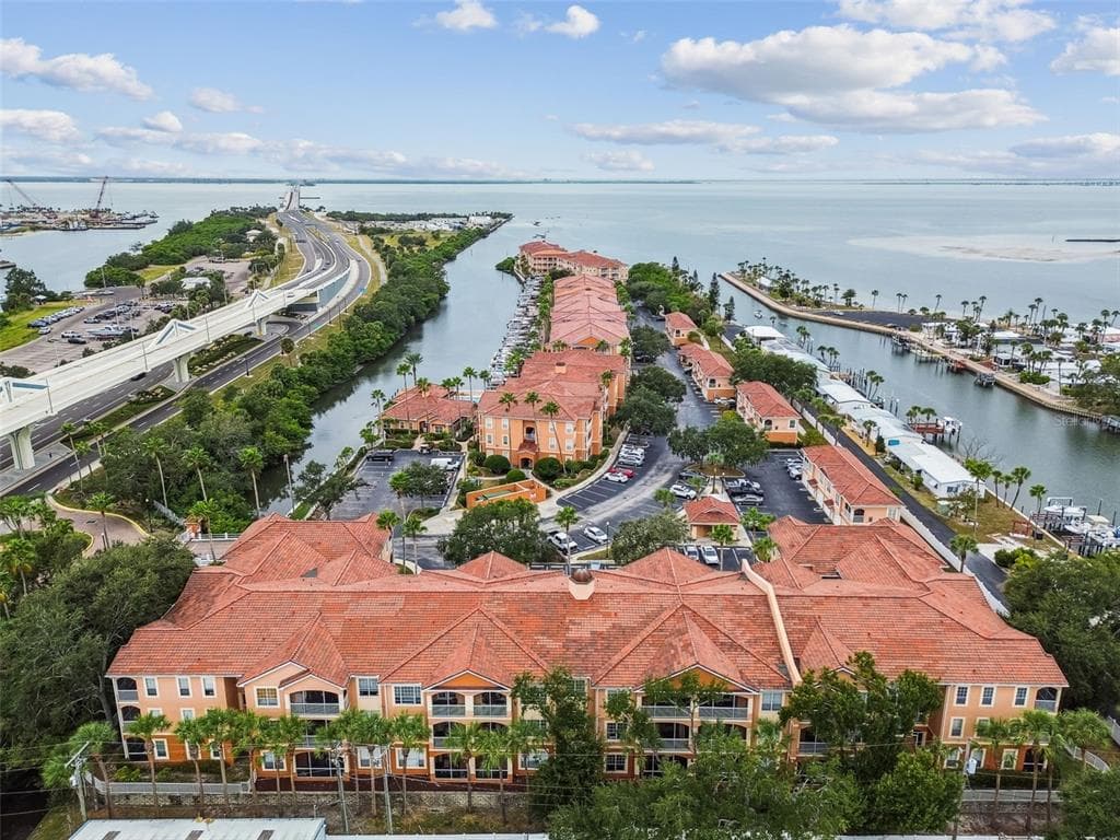 5000 CULBREATH KEY WAY UNIT 1-215 TAMPA, FL 33611