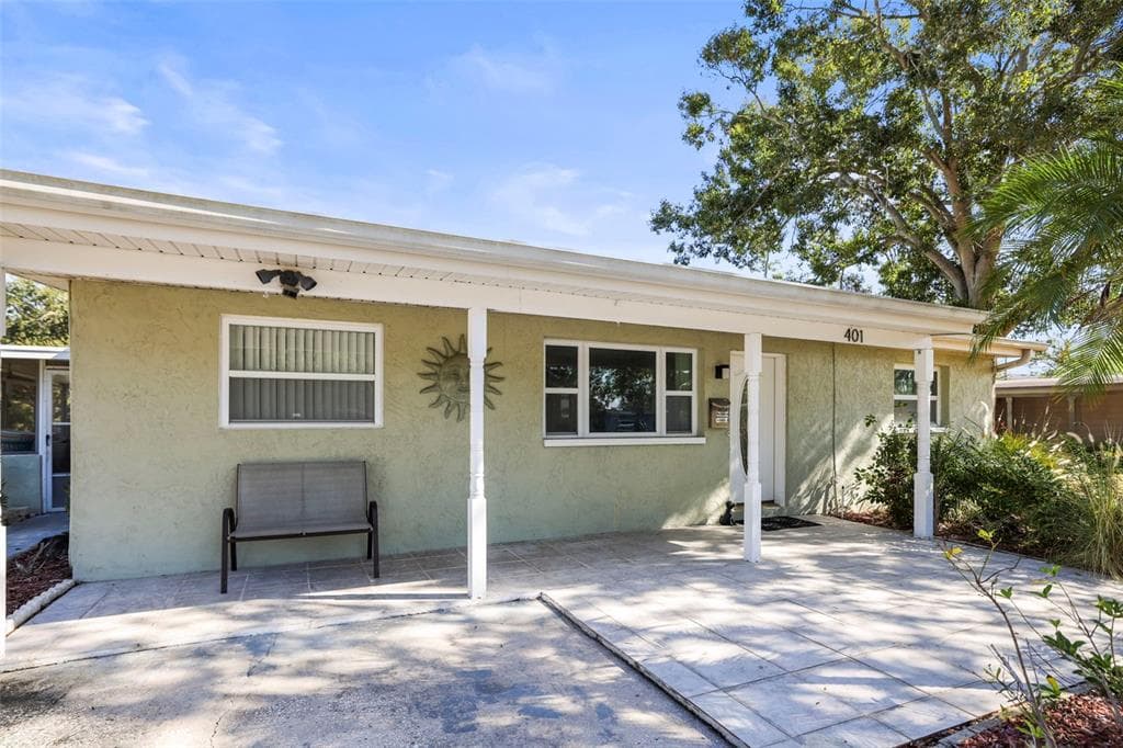 401 DAVISON AVENUE NE ST PETERSBURG, FL 33703
