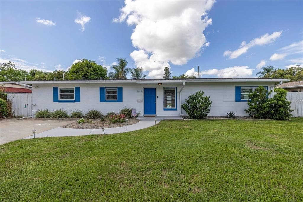 1200 76TH AVENUE N ST PETERSBURG, FL 33702