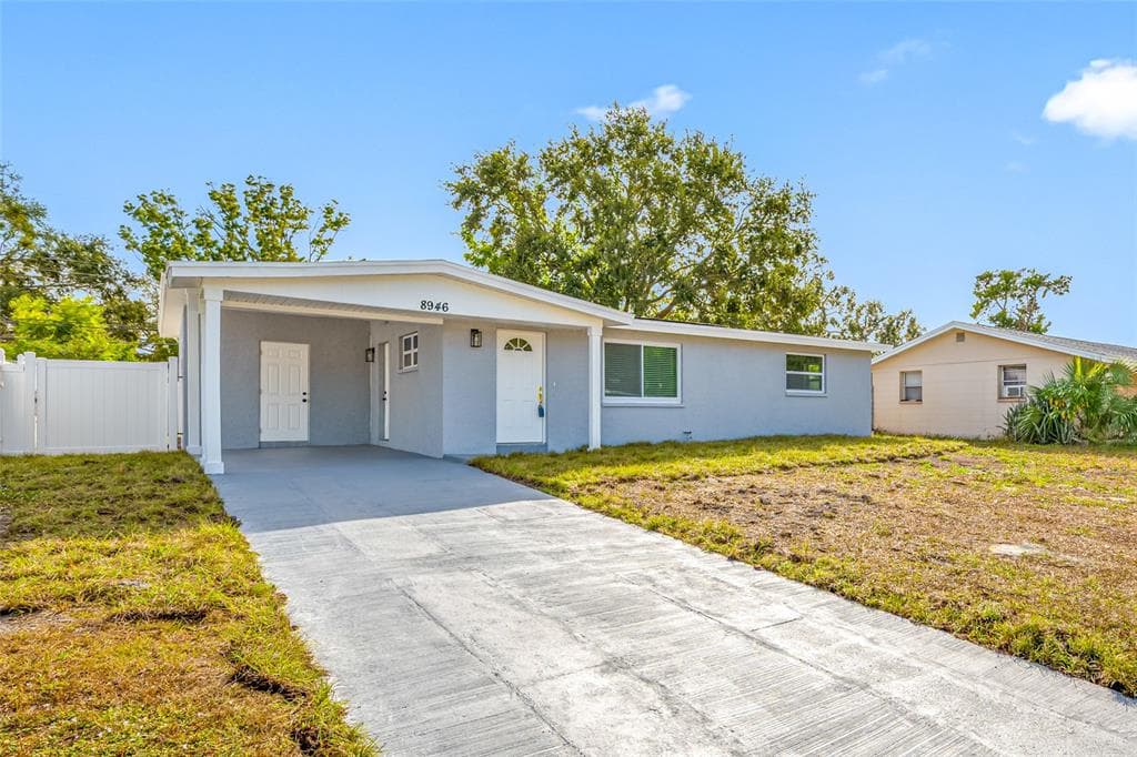 8946 DREAM WAY LARGO, FL 33773