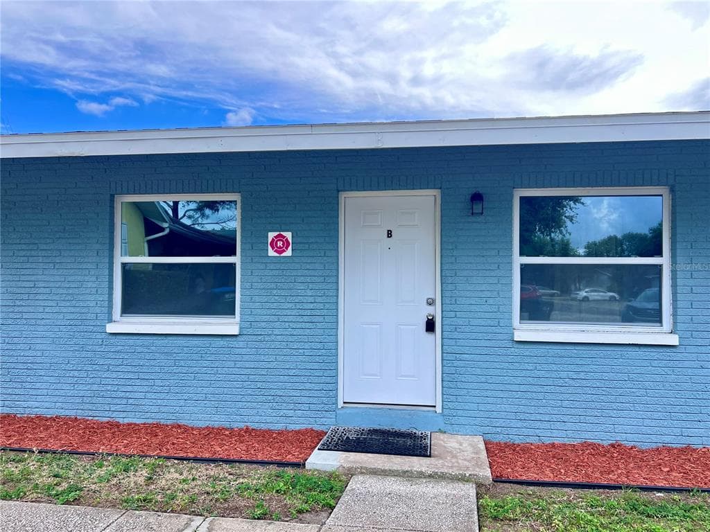 5202 LAUREL PLACE CLEARWATER, FL 33760