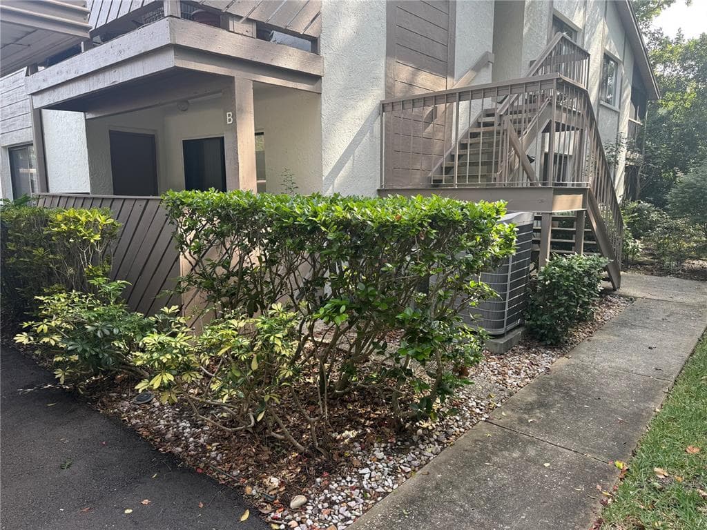 604 SUMMERHILL COURT UNIT B SAFETY HARBOR, FL 34695