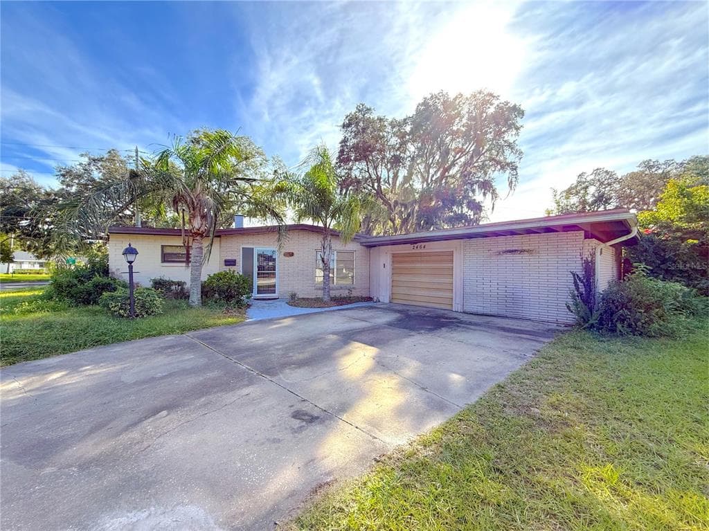 2464 DERBYSHIRE ROAD MAITLAND, FL 32751