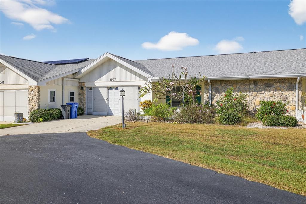 1207 EASTLOCH COURT SUN CITY CENTER, FL 33573