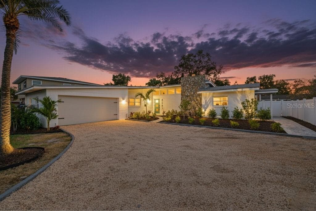 4241 NARVAREZ WAY S ST PETERSBURG, FL 33712