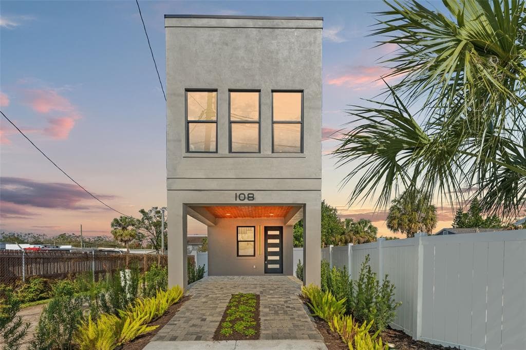 108 E CHELSEA STREET TAMPA, FL 33603