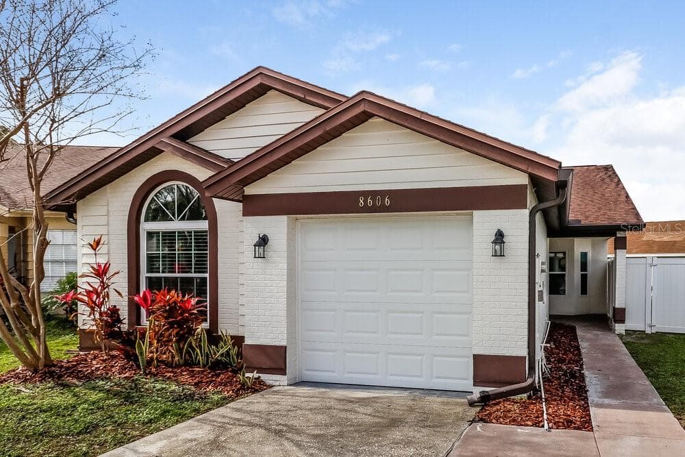 8606 TWIN FARMS PLACE TAMPA, FL 33635