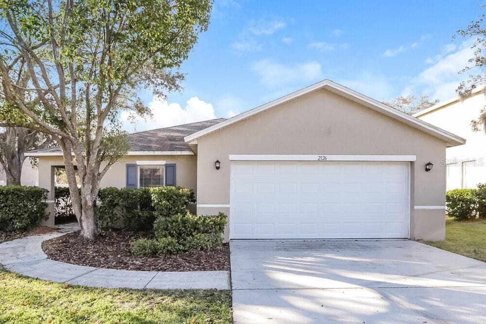 2126 HUNTERS GREENE DRIVE LAKELAND, FL 33810