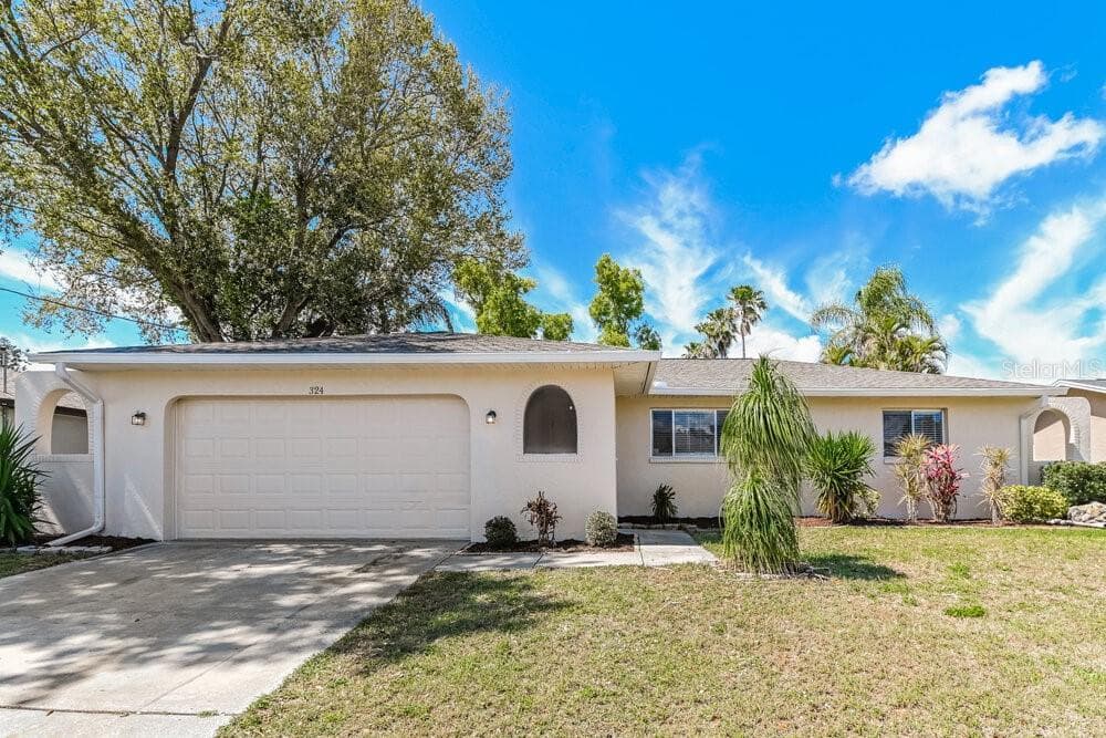 324 SE 17TH PLACE CAPE CORAL, FL 33990