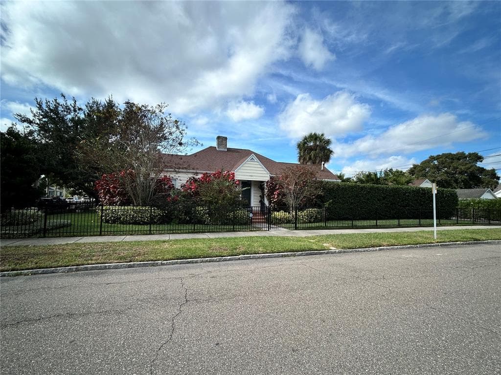 701 29TH AVENUE N ST PETERSBURG, FL 33704