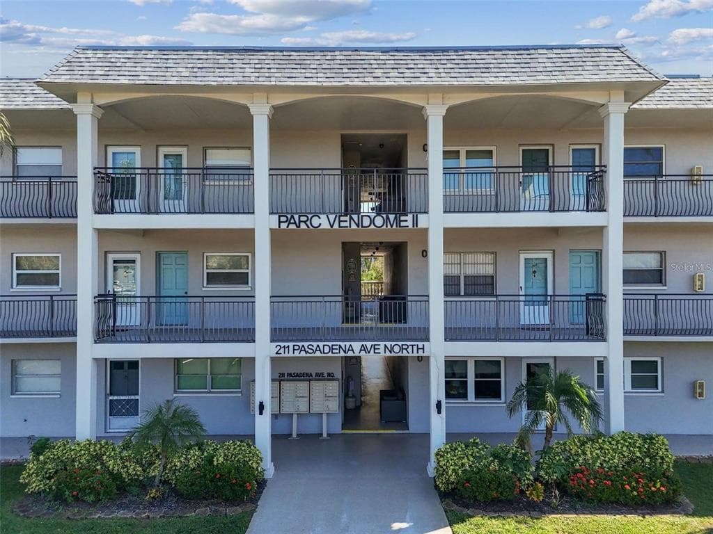211 PASADENA AVENUE N UNIT 109 ST PETERSBURG, FL 33710