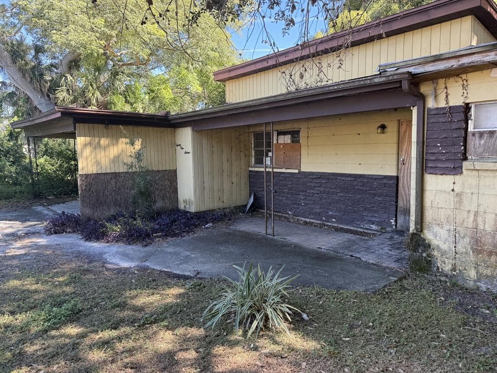 2116 W HIAWATHA STREET TAMPA, FL 33604