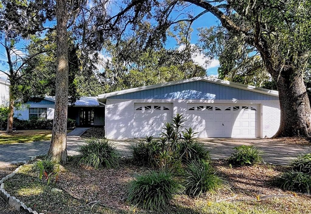 1601 N RIVERHILLS DRIVE TEMPLE TERRACE, FL 33617