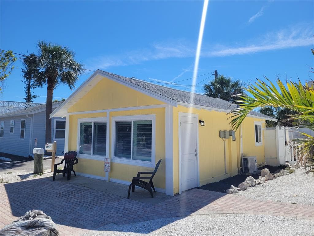 12217 1/2 SUNSHINE LANE TREASURE ISLAND, FL 33706