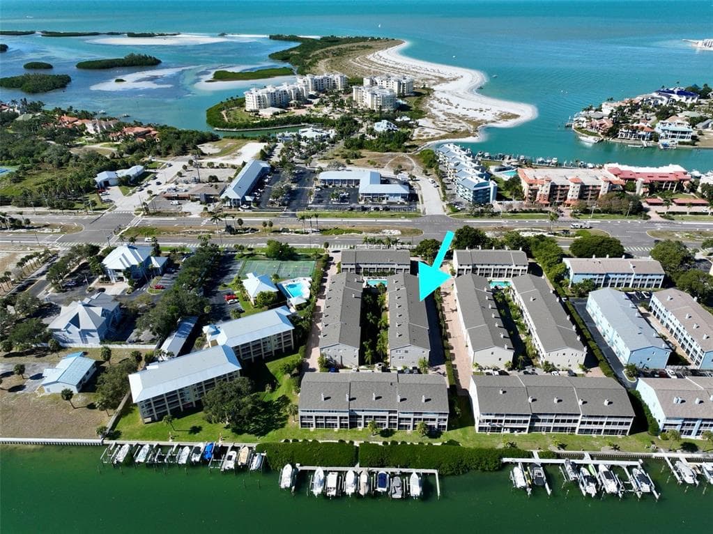 1117 PINELLAS BAYWAY S UNIT 305 ST PETERSBURG, FL 33715