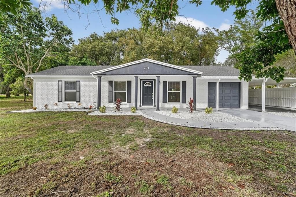 201 S MARE AVENUE HOWEY IN THE HILLS, FL 34737