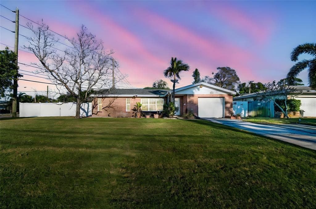 1200 ROBIN ROAD S ST PETERSBURG, FL 33707