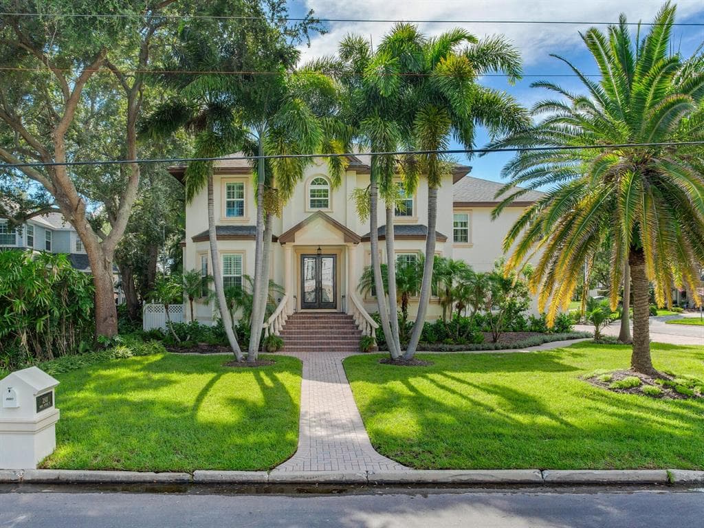 2501 N DUNDEE STREET TAMPA, FL 33629