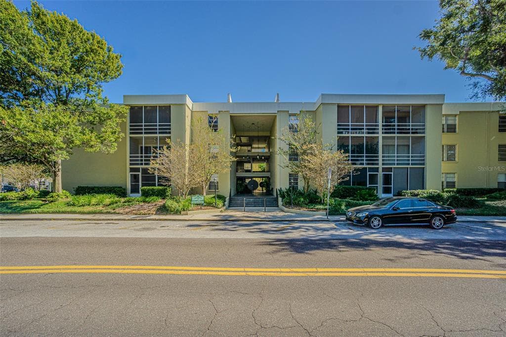 2302 S MANHATTAN AVENUE UNIT 219 TAMPA, FL 33629
