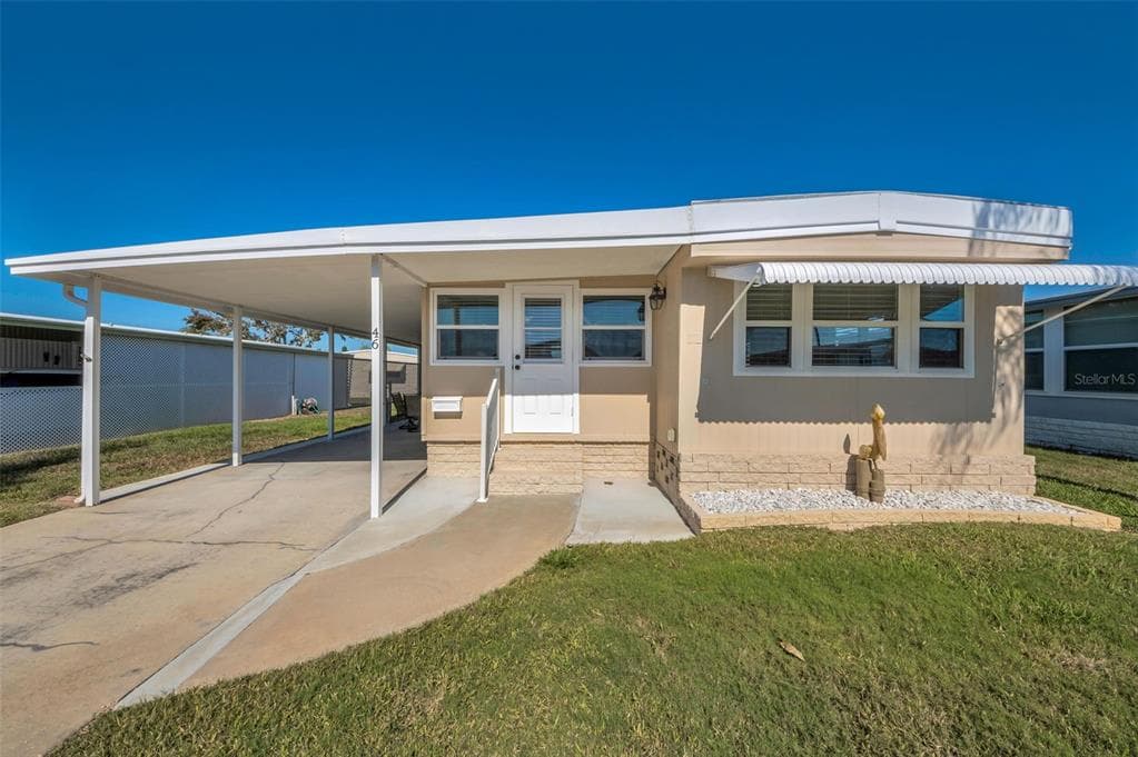 46 DRURY LANE TARPON SPRINGS, FL 34689