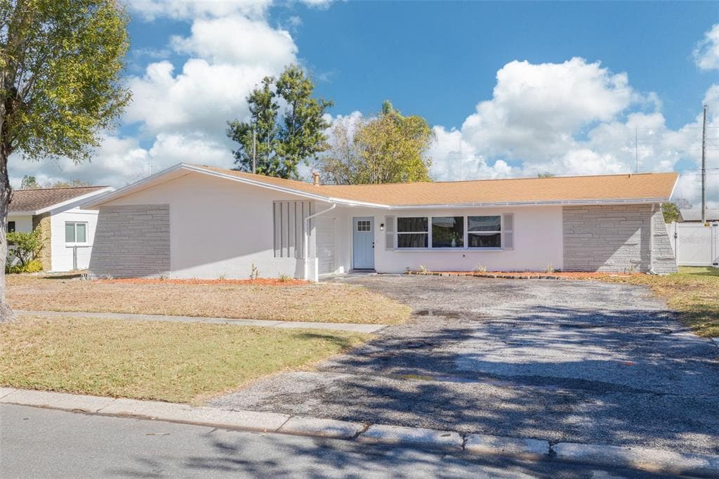 869 DEVILLE DRIVE E LARGO, FL 33771