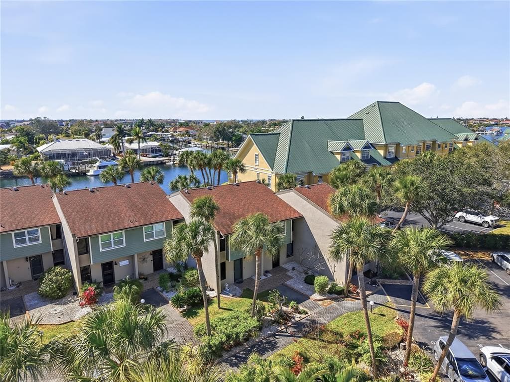 1028 APOLLO BEACH BOULEVARD UNIT 17 APOLLO BEACH, FL 33572