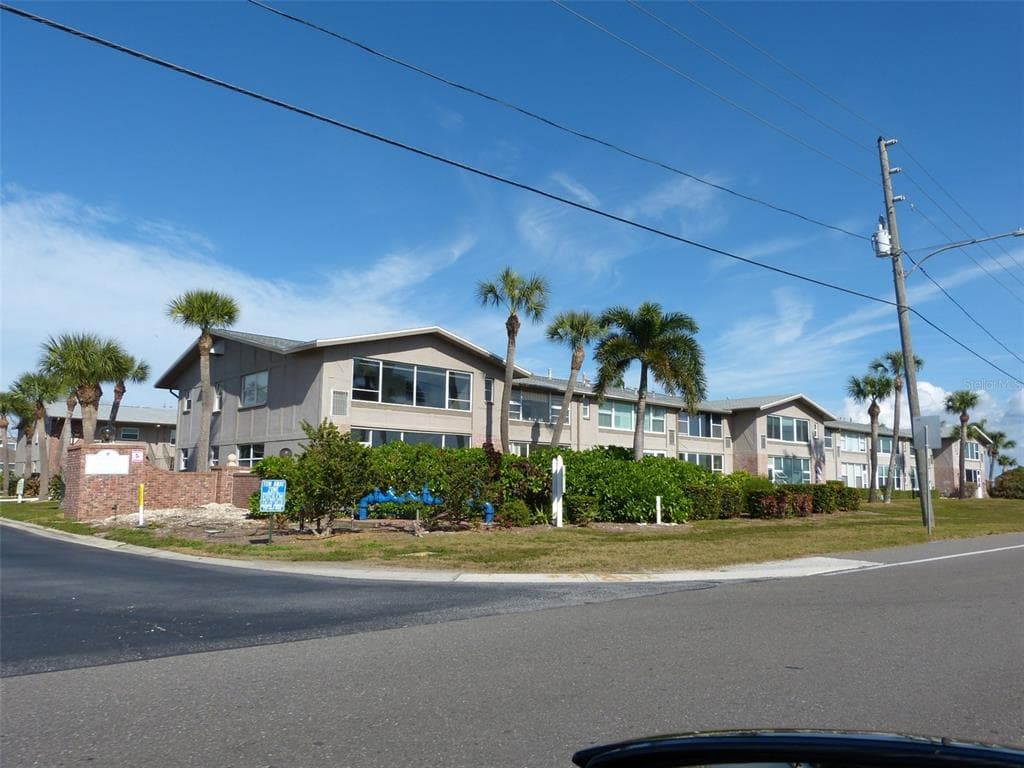2 CAUSEWAY BOULEVARD UNIT 206 DUNEDIN, FL 34698