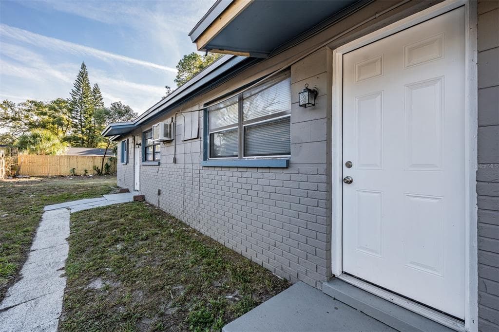 1707 E IDELL STREET TAMPA, FL 33604