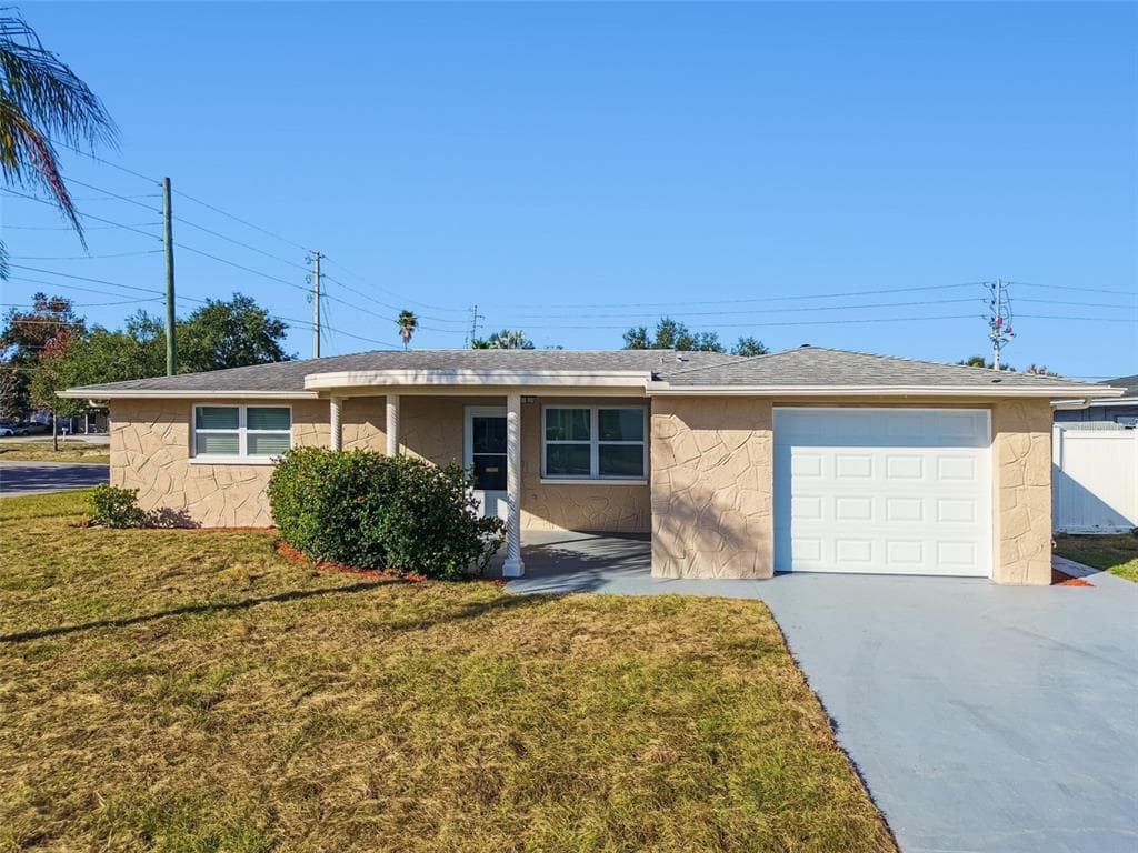3243 EISENHOWER DRIVE HOLIDAY, FL 34691