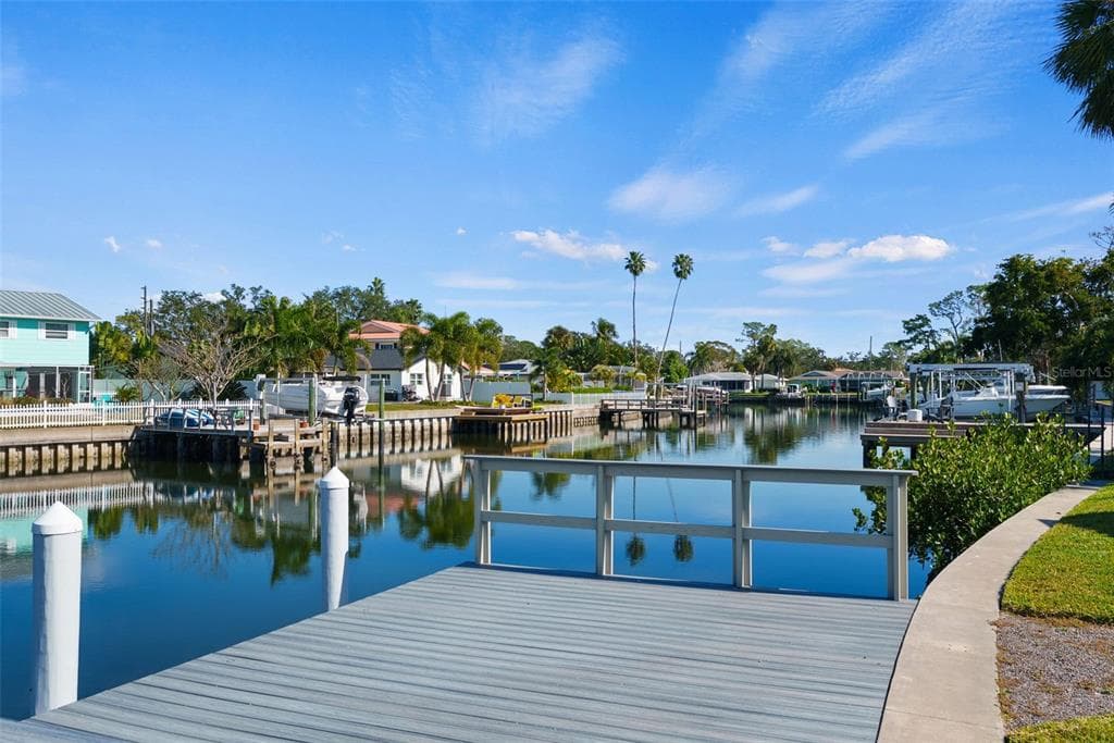 5173 HORSESHOE PLACE ST PETERSBURG, FL 33703
