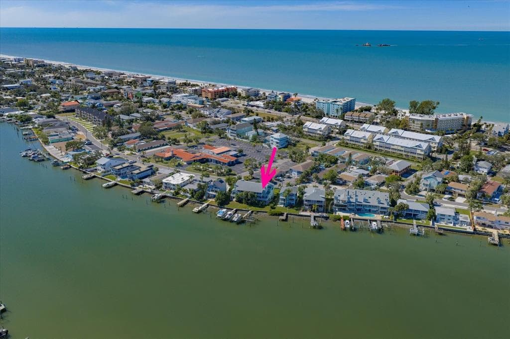 2505 BAY BOULEVARD UNIT 4 INDIAN ROCKS BEACH, FL 33785