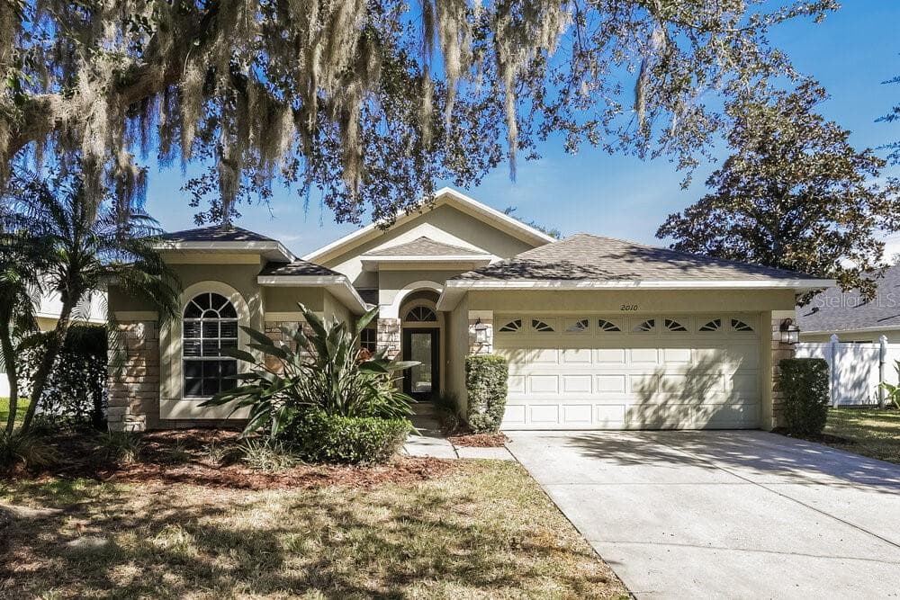 2010 BERRY LAKE DRIVE BRANDON, FL 33510