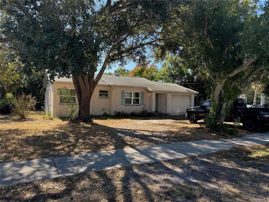 2924 W PAXTON AVENUE TAMPA, FL 33611
