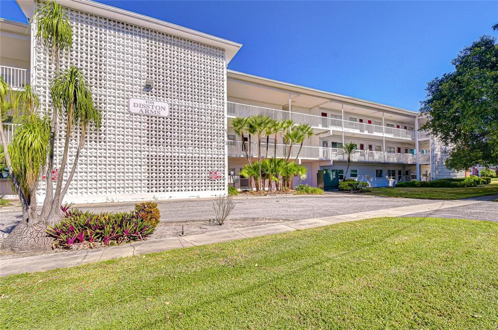 5155 9TH AVENUE N UNIT 205 ST PETERSBURG, FL 33710