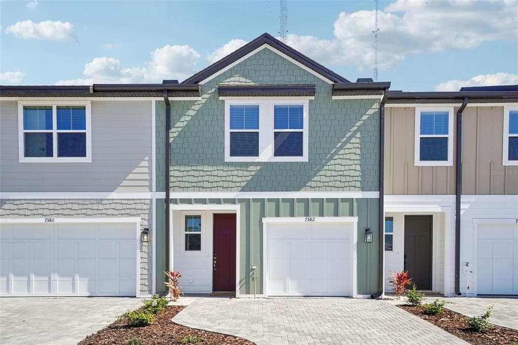 7582 DEER VALLEY CIRCLE TAMPA, FL 33635