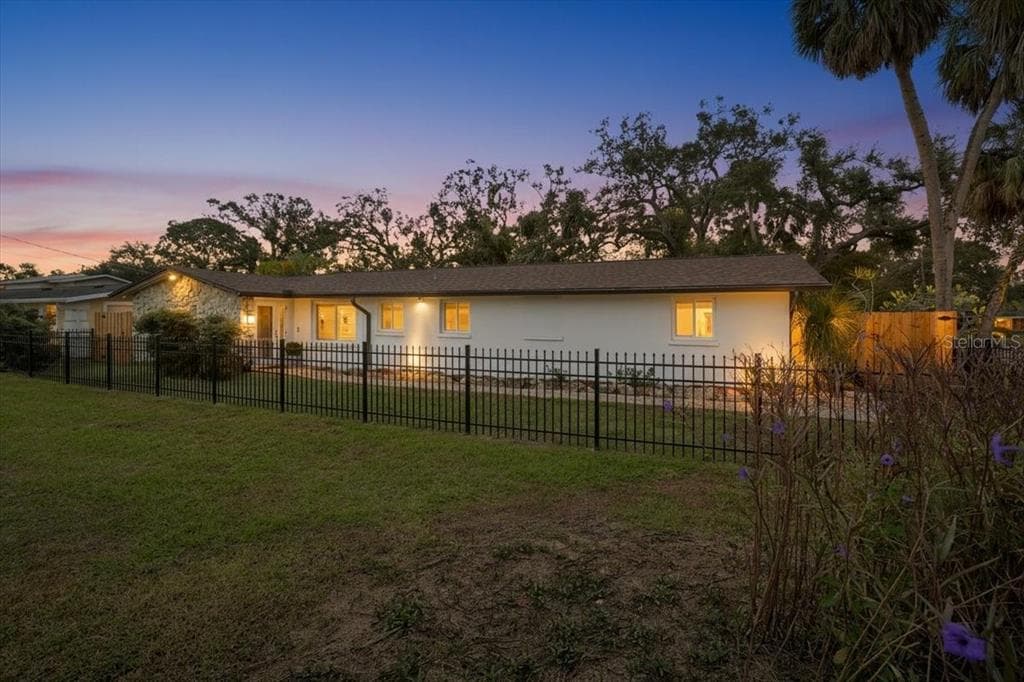 4811 26TH AVENUE W BRADENTON, FL 34209