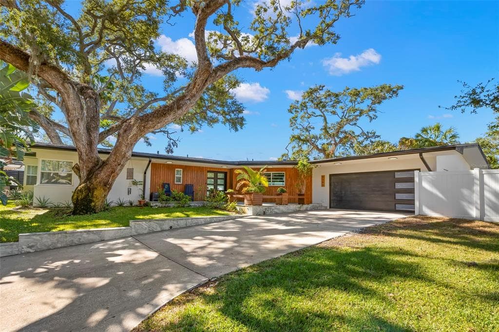 8390 40TH AVENUE N ST PETERSBURG, FL 33709