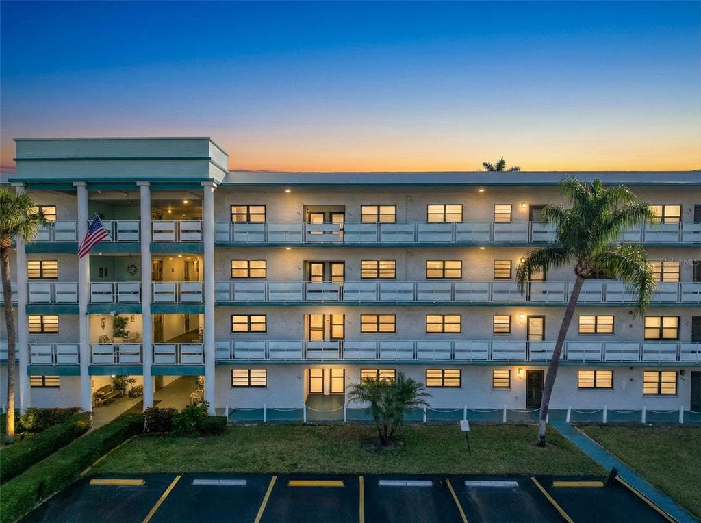 5970 80TH STREET NORTH UNIT 206 ST PETERSBURG, FL 33709
