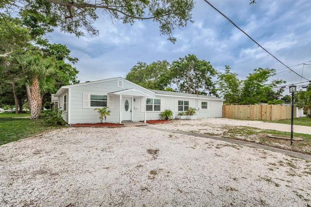 7601 32ND AVENUE N ST PETERSBURG, FL 33710
