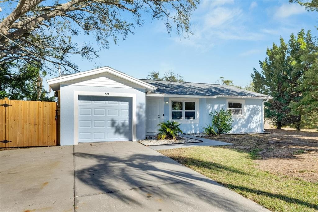 527 FOX RUN TRAIL APOLLO BEACH, FL 33572