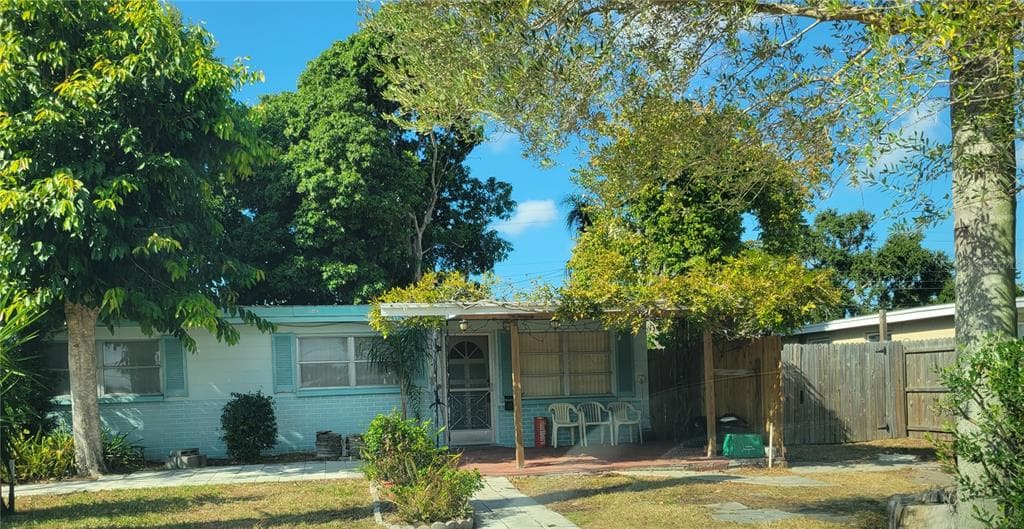 9482 CRESTVIEW STREET SEMINOLE, FL 33772