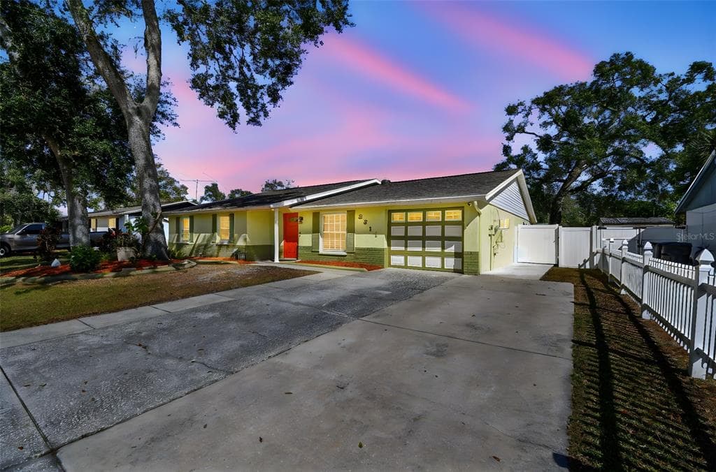 3611 WISPERBREATH LANE TAMPA, FL 33619