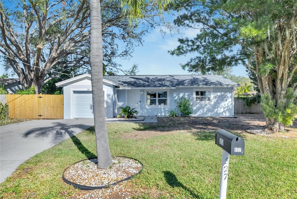 527 FOX RUN TRAIL APOLLO BEACH, FL 33572